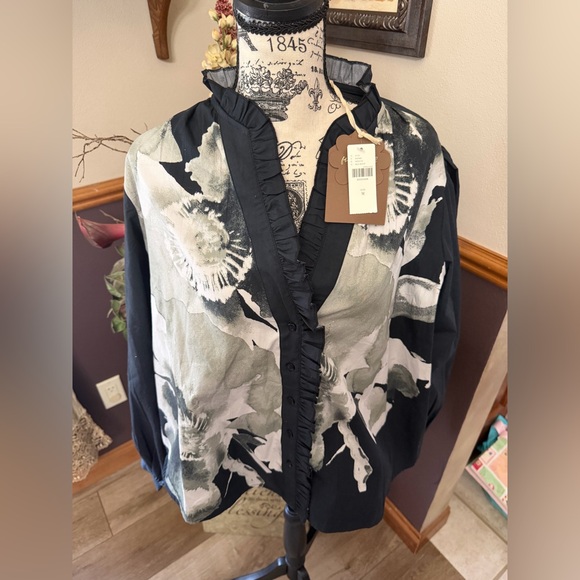 ✨NWT - Anthropologie Forever That Girl Printed Motif Ruffle Buttondown Blouse✨ - Picture 5 of 12